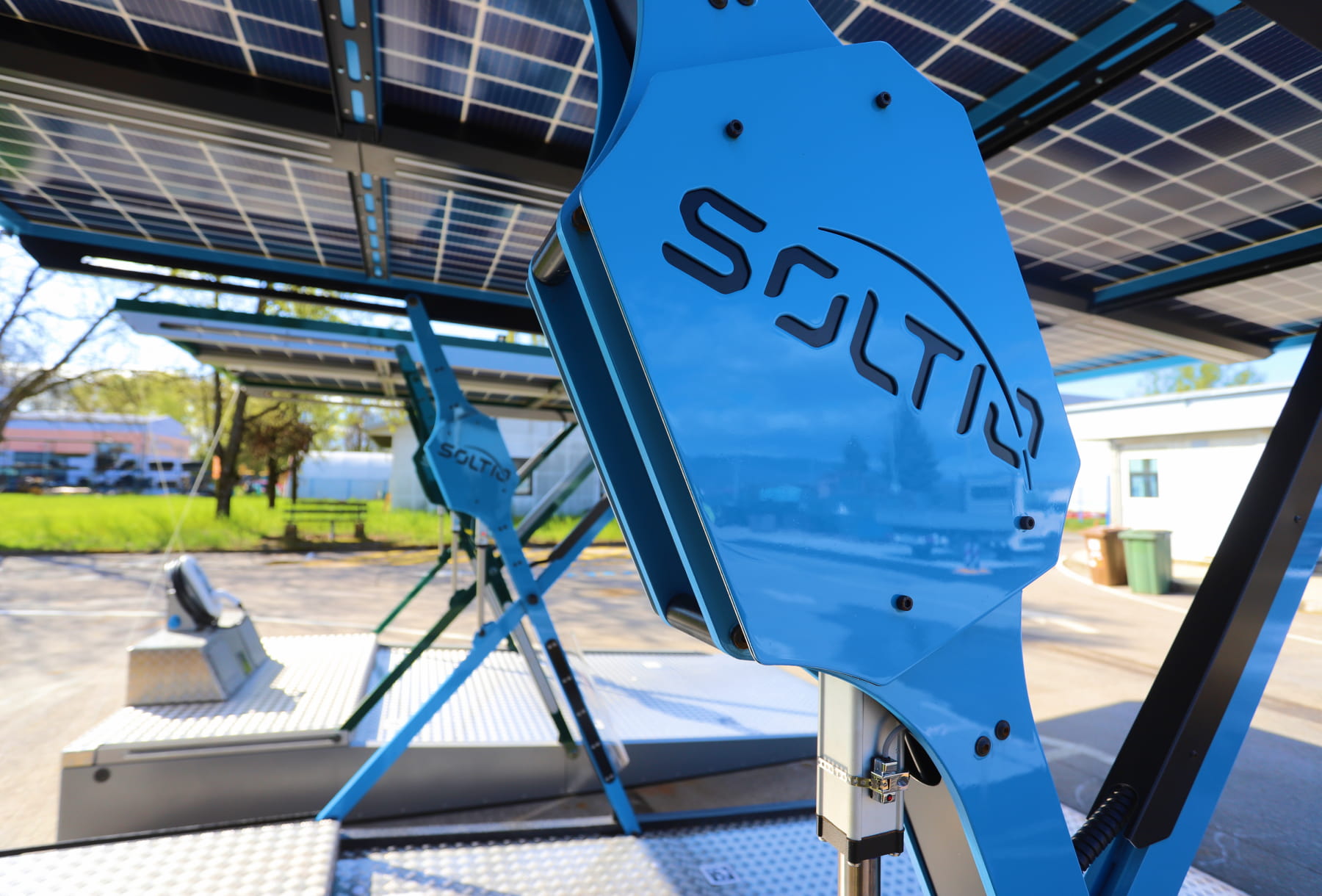 Soltiq solar autonomous charger